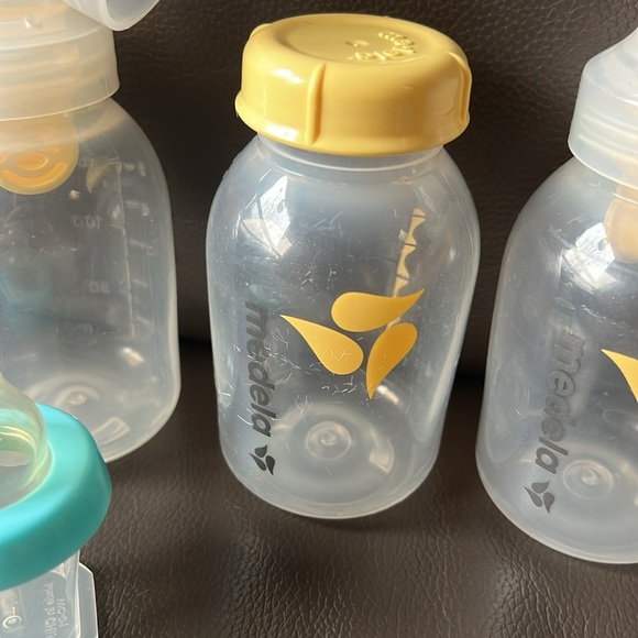 5- 5ozs Medela Breastfeeding Bottles, 9- 2 ozs bottles, Saftey First Medcine lot - Picture 14 of 15